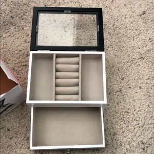 Jewelry box